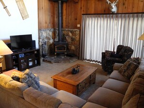 Flat-screen TV, fireplace, DVD player