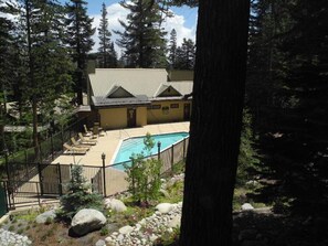 Outdoor pool - Courchevel 37 (Mammoth Lakes)