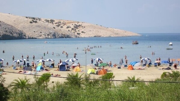 Una playa cerca