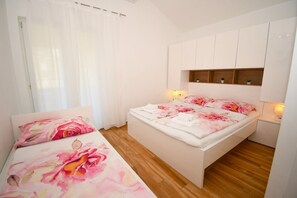 Free WiFi, bed sheets