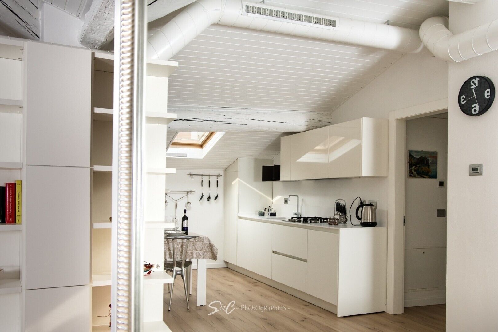 Microonde, forno, piano cottura, lavastoviglie