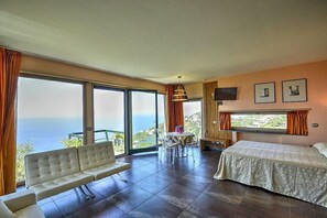 12 habitaciones, wifi gratis y ropa de cama