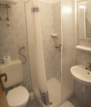 Shower, towels
