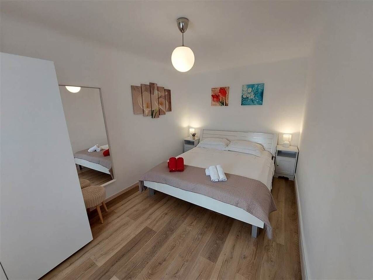 1 多间卧室、客房内保险箱、免费 WiFi、床单