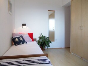 3 bedrooms, iron/ironing board, free WiFi, bed sheets