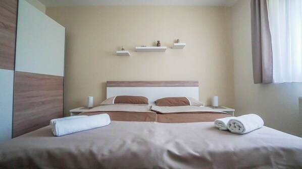 1 bedroom, free WiFi, bed sheets