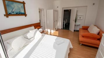 3 bedrooms, free WiFi, bed sheets