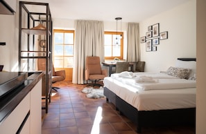 1 bedroom, iron/ironing board, travel cot, free WiFi