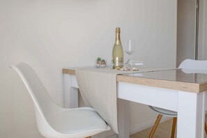 Dining - Apartment in Supetarska Draga with Seaview, Balcony, Air condition, WIFI (4551-4) (Supetarska Draga)