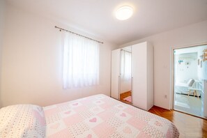 1 bedroom, free WiFi, bed sheets