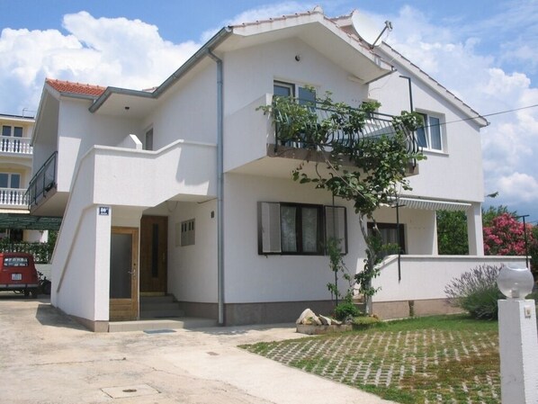 Exterior - Apartment in Vodice with Seaview, Balcony, Air condition, WIFI (612-1) (Vodice)
