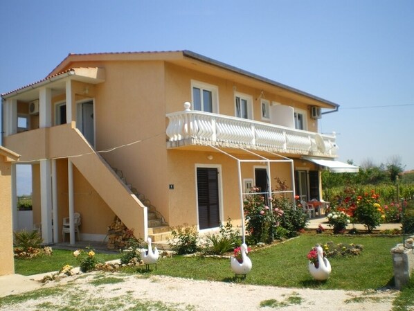 Exterior - Apartment in Privlaka with Seaview, Balcony, Air condition, WIFI (667-3) (Privlaka)