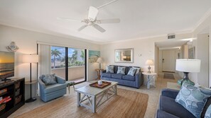 Smart TV, DVD player, books, offices - Great location on Siesta Key Beach with a wraparound balcony! Close to pool! (Sarasota)