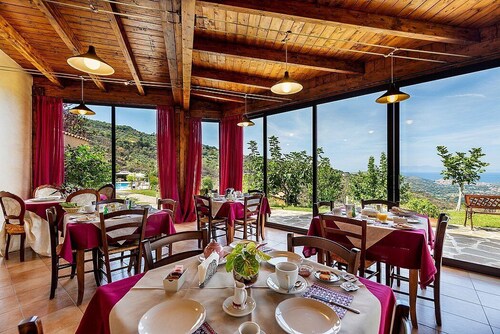 Villa Albatros A: A charming two-story villa surrounded by the greenery, with Free WI-FI.