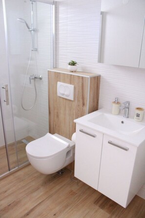 Shower, towels