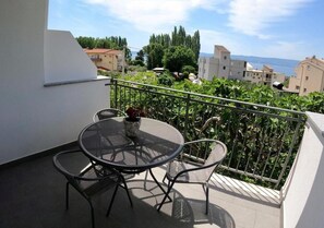 Outdoor dining - Apartment in Duće with Seaview, Balcony, Air condition, WIFI (4174-1) (Duce)