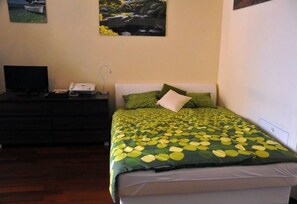 1 bedroom, desk, iron/ironing board, free WiFi