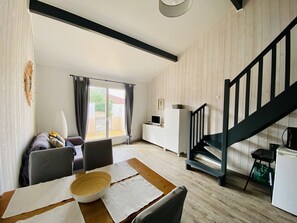 TV - Sympathique pavillon dans résidence avec piscine (025) (Biscarrosse)