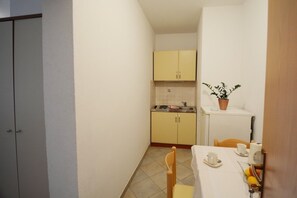 Fridge, stovetop, coffee/tea maker, cookware/dishes/utensils