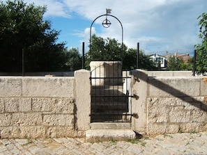 Property grounds - Apartment in Štinjan with Seaview, Air condition, WIFI, Washing machine (3326-4) (Štinjan)