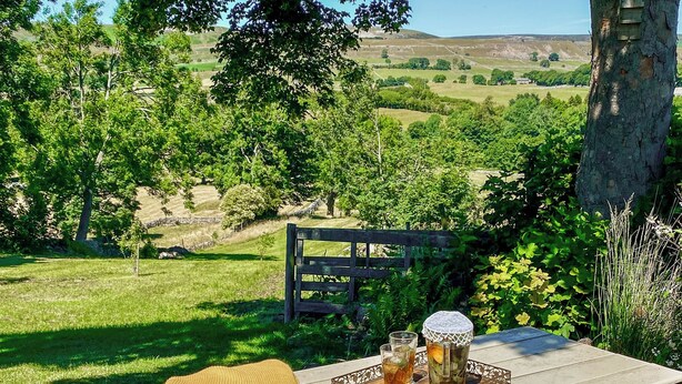 A picnic table with a blanket, a tray with drinks, and a bottle of water. - The Owlery at Aysgarth (Aysgarth, near Leyburn)