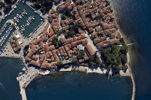 Aerial view - Apartment in Novigrad with Terrace, Air condition, WIFI, Washing machine (3663-2) (Novigrad)