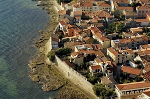 Aerial view - Apartment in Novigrad with Terrace, Air condition, WIFI, Washing machine (3663-2) (Novigrad)