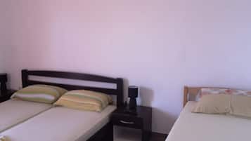 2 bedrooms, iron/ironing board, free WiFi, bed sheets