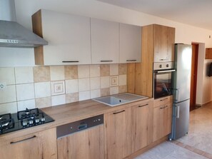 Frigorifero, forno, lavastoviglie, macchina per tè/caffè