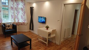 Interior - Beautiful 2 Bedroom Apartment In Coulsdon (London)