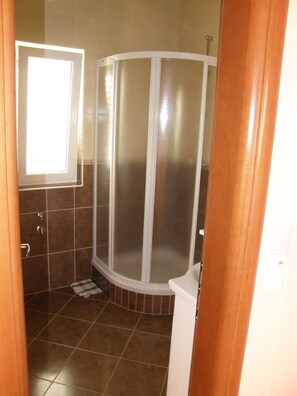 Shower, towels