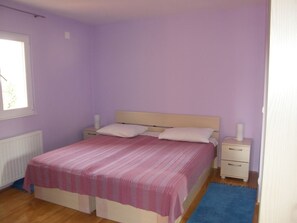 Free WiFi, bed sheets