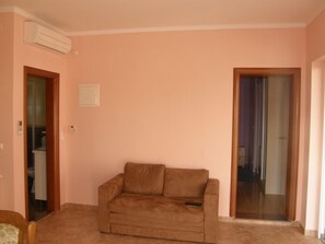 TV - Apartment in Vodice with Seaview, Balcony, Air condition, WIFI (3335-1) (Vodice)