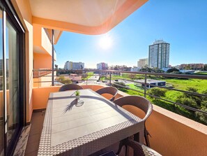 Outdoor dining - Rocha Paradise Pearl Apartment (Portimão)