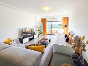 TV - Rocha Paradise Pearl Apartment (Portimão)