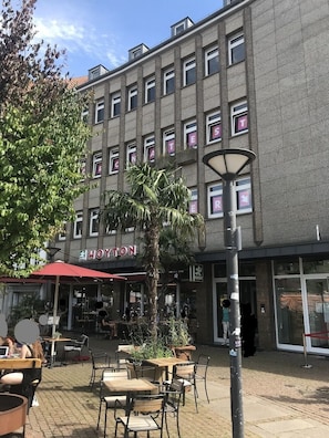 Outdoor dining - Your home-away-from-home in Oldenburg - individual and centrally located (Oldenburg)