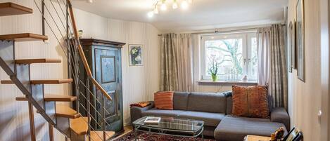 تلفزيون، مشغل دي في دي، كُتُب، ستيريو