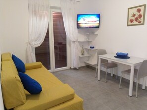 TV - Apartment in Drašnice with Seaview, Balcony, Air condition, WIFI (3586-2) (Drašnice)
