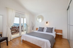 Free WiFi, bed sheets - Apartment in Vodice with Seaview, Terrace, Air condition, WIFI (94-8) (Vodice)