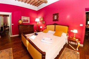 4 bedrooms, iron/ironing board, travel cot, free WiFi