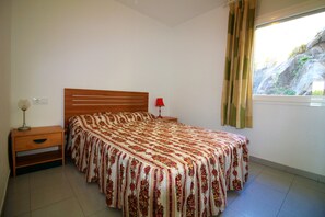 2 bedrooms, iron/ironing board - Good performance, close to everything, nice sea and fishing port of Roses. Parking and air (Roses)