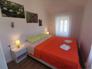 Ferros/tábuas de passar roupa, Wi-Fi de cortesia, roupa de cama
