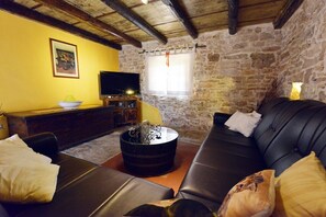 TV - Holiday Home in Vodnjan with Terrace, Air condition, WIFI, Washing machine (3556-1) (Vodnjan)