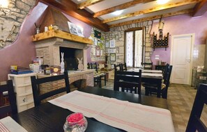 Dining - Holiday Home in Vodnjan with Terrace, Air condition, WIFI, Washing machine (3556-1) (Vodnjan)