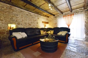 TV - Holiday Home in Vodnjan with Terrace, Air condition, WIFI, Washing machine (3556-1) (Vodnjan)