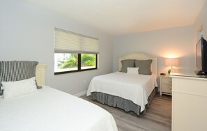 2 bedrooms, iron/ironing board, free WiFi, bed sheets - Steps to Siesta Key beach, restaurants and shops! (Sarasota)