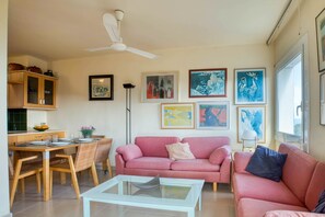 TV - 8B: Sea view apartment in Pals with communal pool (Pals)