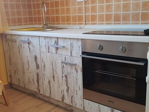 Refrigerador y utensilios de cocina 