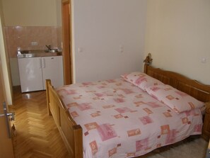 4 bedrooms, bed sheets, wheelchair access