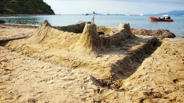 A sandy beach with a large sandcastle and boats in the background. - Apartment in Susak with Air condition, WIFI (3865-6) (Susak)